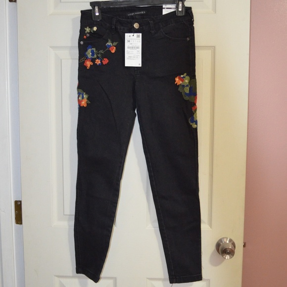 Zara Denim - NWT ZARA Black Denim Floral Embroidered Jeans